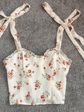Coastal Cottas Ivory Floral Tie-Shoulder Crop Top- size Medium